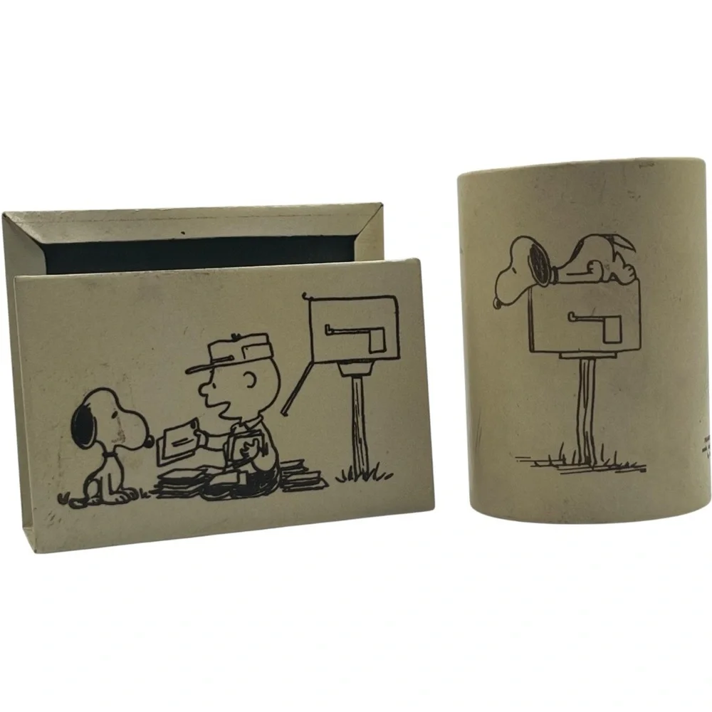 Vintage Peanuts Snoopy Charlie Brown Desk Set Mailbox Pen Cup Letter Mail Holder